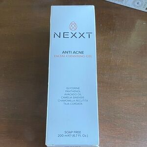 Nexx Anti Acne Facial Cleansing Gel - White and Red Accents NIB